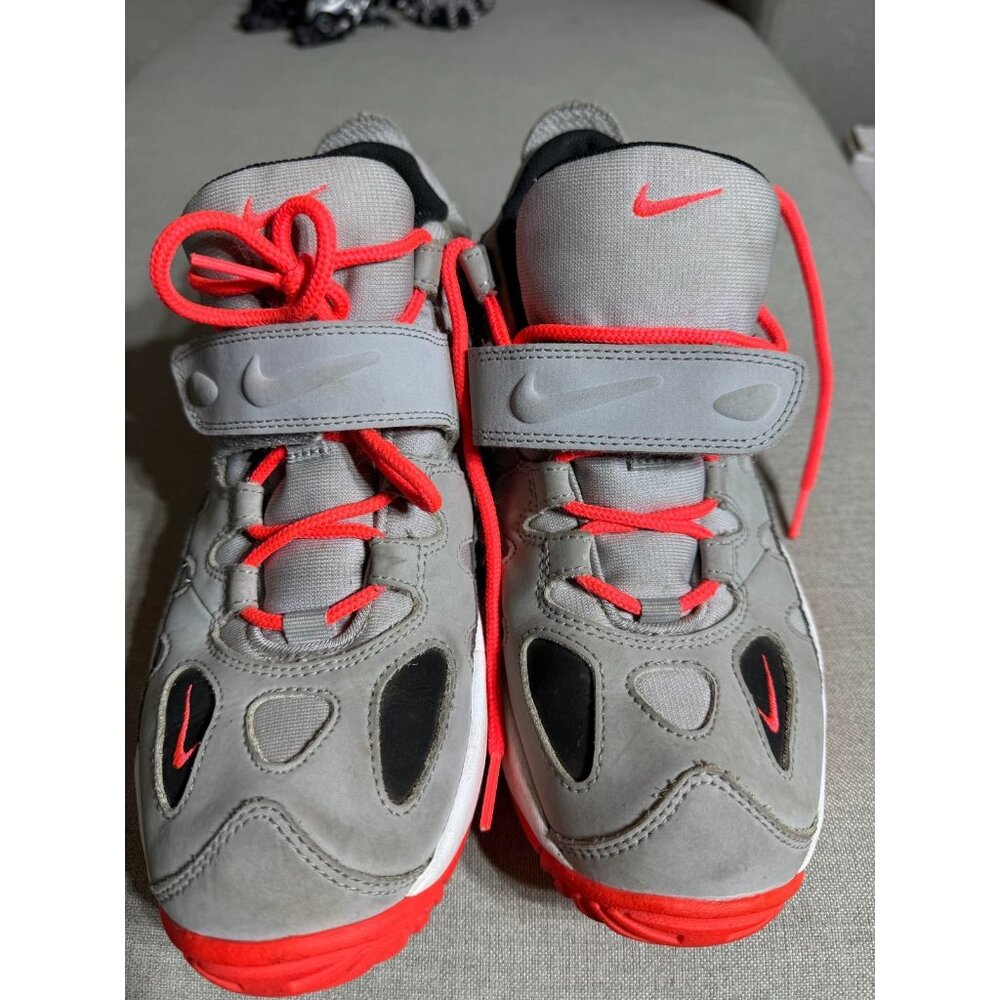 Nike Air Turf Raider Vivid Orange/White-Anthracite-Wolf Grey 599812-002 Size.6Y